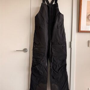 Trew Chariot Women's Black Ski & Snow Bib Overalls Large Short